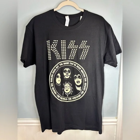 KISS Large Black Graphic Band T Shirt New With Tags P2P 21” Length 30” - Picture 1 of 5